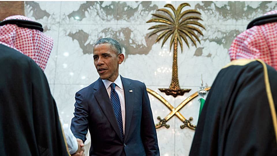 Der US-Präsident hat bereits im Januar 2015 einen Besuch beim saudischen König gemacht. Bild: Barack Obama begrüsst König Salman, am 27. Januar 2015.
