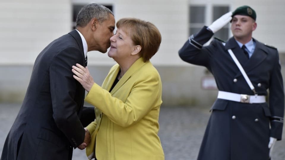 Angela Merkel begrüsst Barack Obama in Hannover.