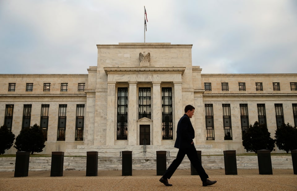 Die Federal Reserve in Washington wartet mit einem Kurswechsel in der Geldpolitik ab.