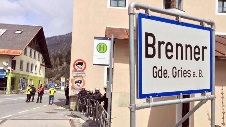 Wegen Protesten: Polizei an der österreich-italienischen Grenze am Brenner.
