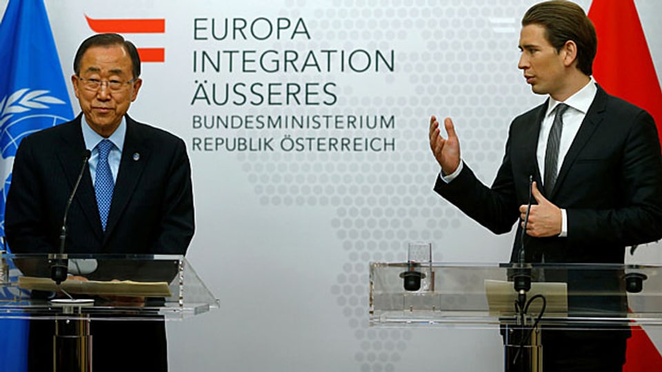 Er sei beunruhigt über die zunehmend restriktive Migrations- und Flüchtlingspolitik europäischer Staaten; die zunehmende Fremdenfeindlichkeit in Österreich sei Aber alarmierend, sagte Uno-Generalsekretär Ban Ki Moon in Wien.