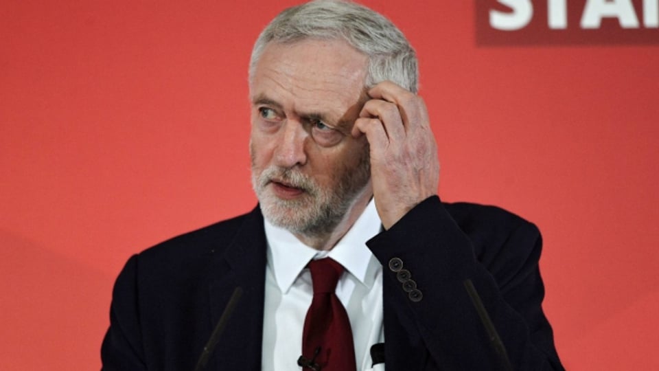 Hat Grund zur Sorge: Der Labour-Chef Jeremy während einer Wahlkampfveranstaltung in Harlow.