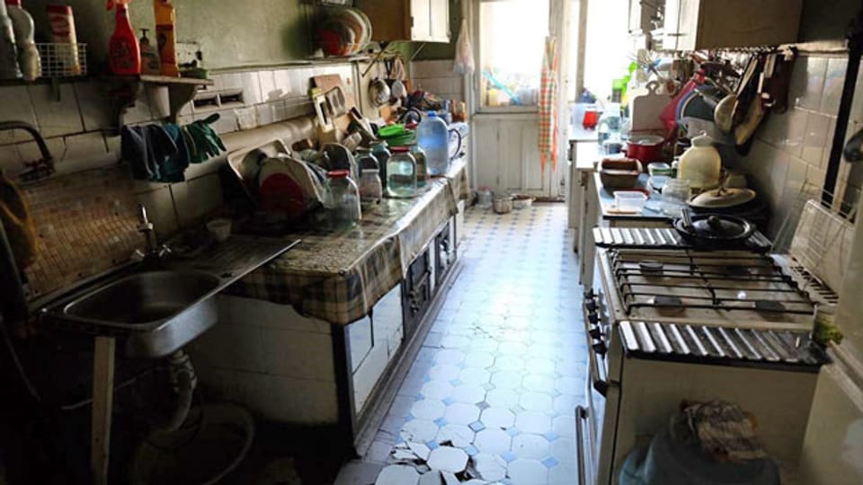 Das Wohnen in Kommunalkas hat ähnliche Vor- und Nachteile wie das Leben in westlichen Wohngemeinschaften. Bild: Blick in die Kommunalka-Küche.