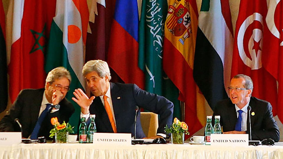 Der italienische Aussenminister Gentiloni, US-Aussenminister Kerry und Martin Kobler, der UNO-Gesandte für Libyen an der internationalen Libyen-Konferenz in Wien.