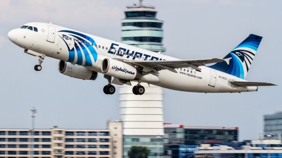 Ein solcher Airbus A320 der EgyptAir ist in der Nacht auf Donnerstag über dem Mittelmeer abgestürzt.