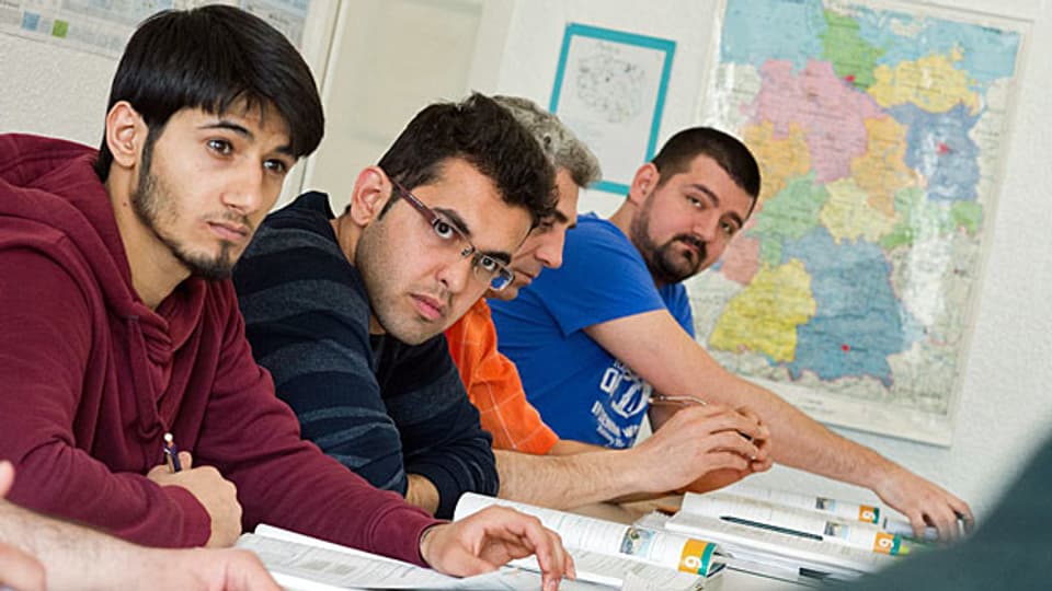 Syrische Flüchtlinge beim Deutschunterricht in einem Integrationskurs in Hannover.