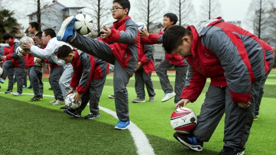 Früh übt sich: Bis 2020 sollen in China 50 Millionen Kinder in einem Verein oder in der Schule regelmässig kicken.