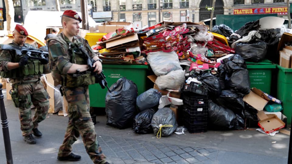 EM-Auftakt: Wegen Streiks der Müllabfuhr stinkt’s in Paris.