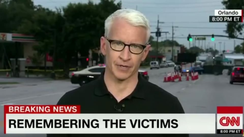 Der Journalist Anderson Cooper las auf dem Fernsehsender CNN sämtliche Namen der 50 Toten vor.