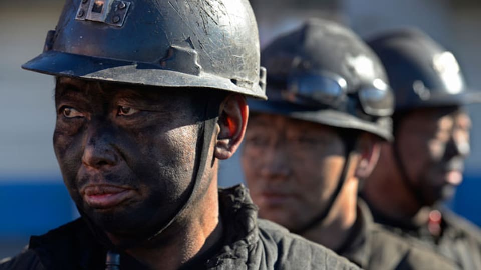 China will den Kohleabbau zurückfahren. 1,5 Millionen Kohlearbeiter würden die Stelle verlieren.