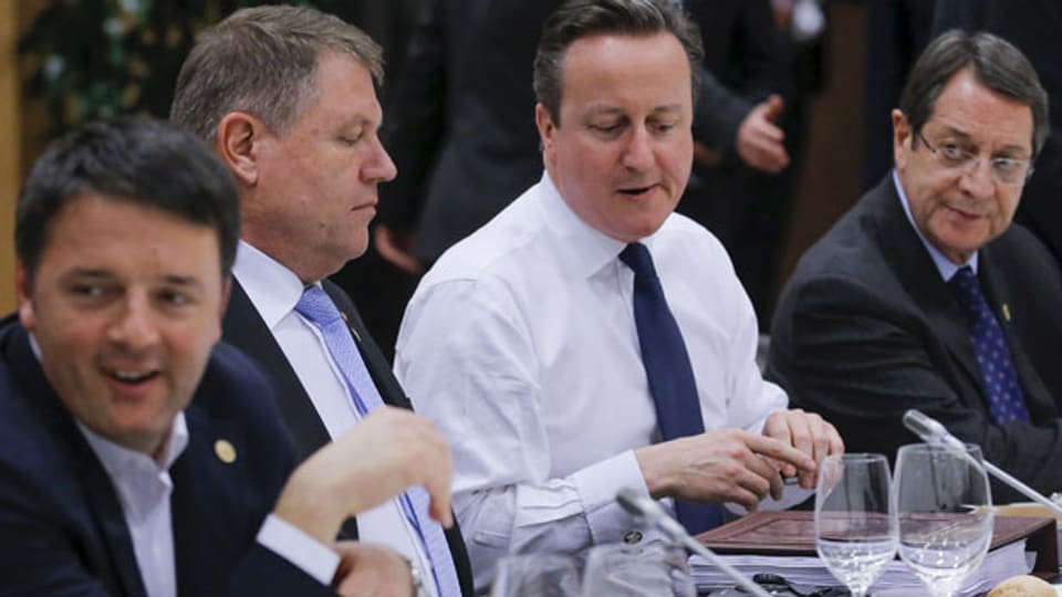 Der britische Premierminister David Cameron (2. rechts) an einem Treffen mit Regierungschefs der Europäischen Union während eines EU-Gipfels in Brüssel.