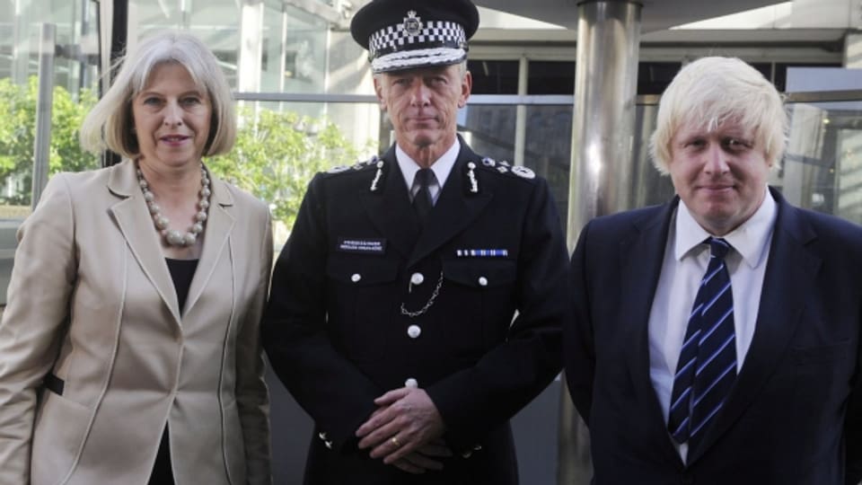 Theresa May und Boris Johnson mit dem Londoner Polizeichef (2011).
