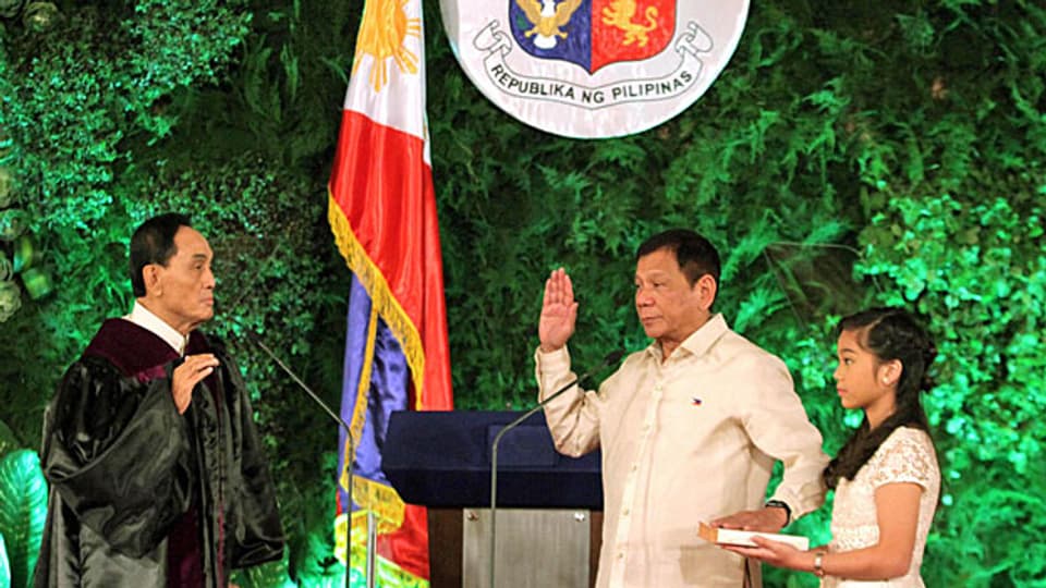 Der neue philippinische Präsident Rodrigo Duterte bei der Vereidigung.