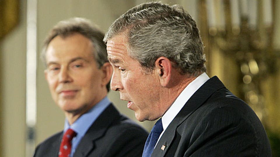 Wie US-Präsident Bush verbreitete auch der damalige britische Premier Tony Blair die Mär von den Massenvernichtungswaffen – und schickte seine Truppen in den Krieg.