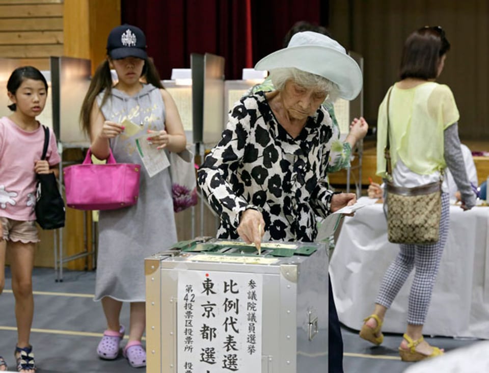 Stimmenabgabe in Tokyo