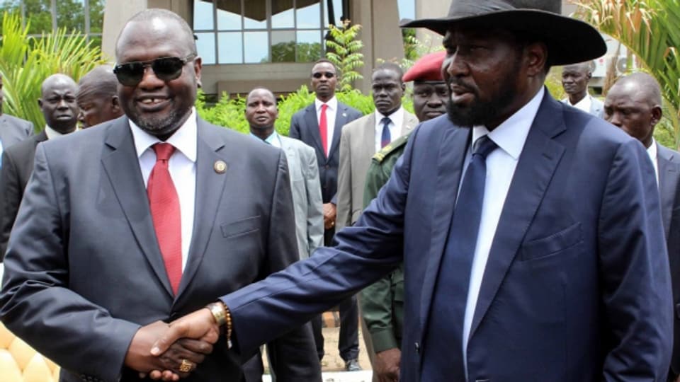 Die beiden Widersacher: Präsident Salva Kiir (rechts) und Vizepräsident Riek Machar.
