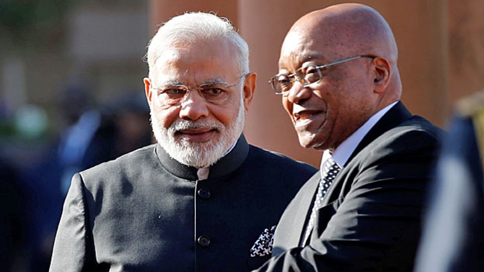 Indiens Premier Narendra Modi schielt nach Afrika - und will dem Konkurrenten China das Terrain abgrasen. Hier zu Besuch beim südafrikanischen Präsidenten Jacob Zuma.
