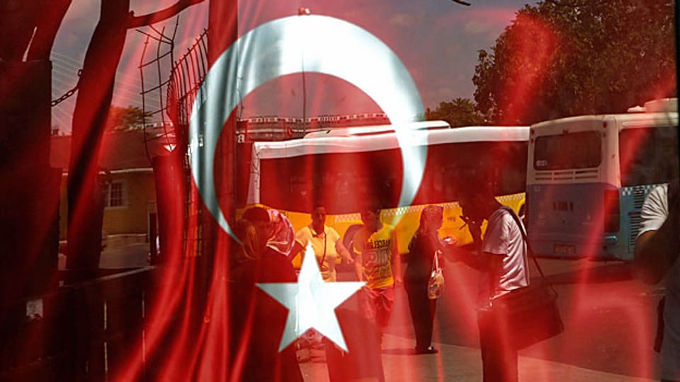 In der Türkei wurden in den letzten Tagen über 6000 Menschen verhaftet, etwa so viele, wie in allen Schweizer Gefängnissen sitzen.