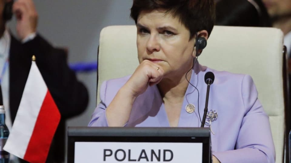 Polens Ministerpräsidentin Beata Szydlo wird sich kaum den Forderungen der EU nach mehr Rechtsstaat beugen, sondern eher auf Zeit spielen.