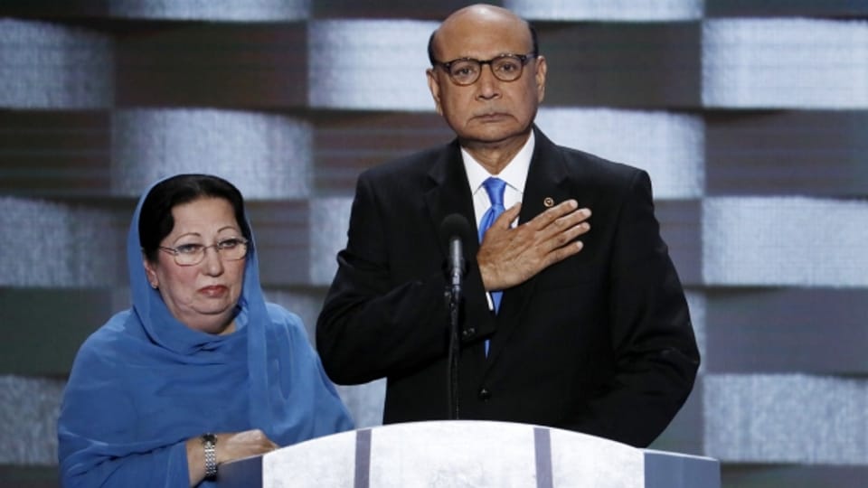 Der pakistanische Vater prangerte Donald Trump an - dieser konterte despektierlich (28. Juli 2016).