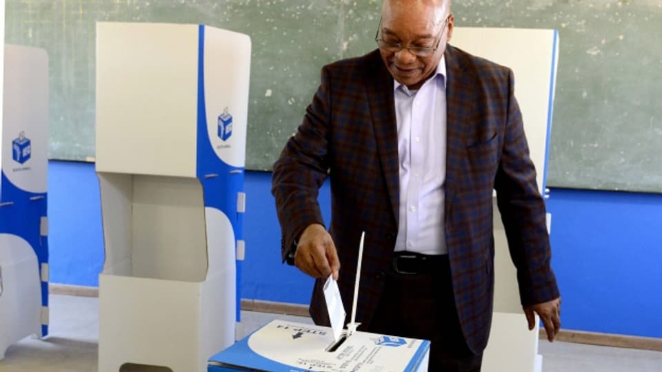 In Südafrika hat der Präsident Jacob Zuma und seine Regierungspartei, ANC, bei den Wahlen in den Städten grosse Verluste eingefahren. Die Basis scheint zu bröckeln und die Partei, die lange allein regiert hat, muss sich auf Koalitionen mit der grössten Oppostionspartei einstellen.