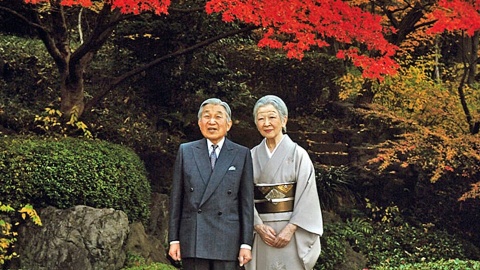 Kaiser Akihito und Kaiserin Michiko. Japanischer Kaiser zu sein, das ist mit viel Würde, aber auch mit viel Bürde verbunden. Das Amt vorzeitig abzugeben – unvorstellbar.