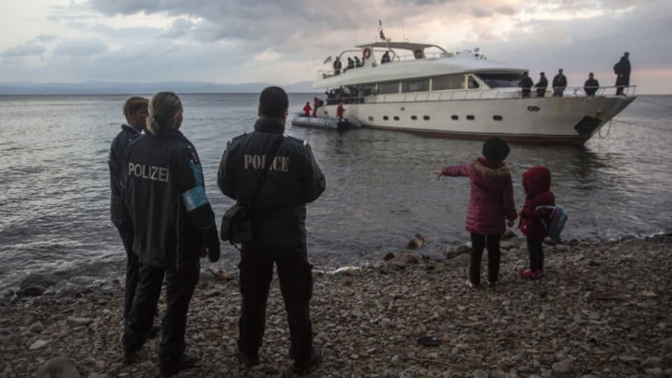 Personal der EU-Grenzschutzagentur Frontex in Lesbos.
