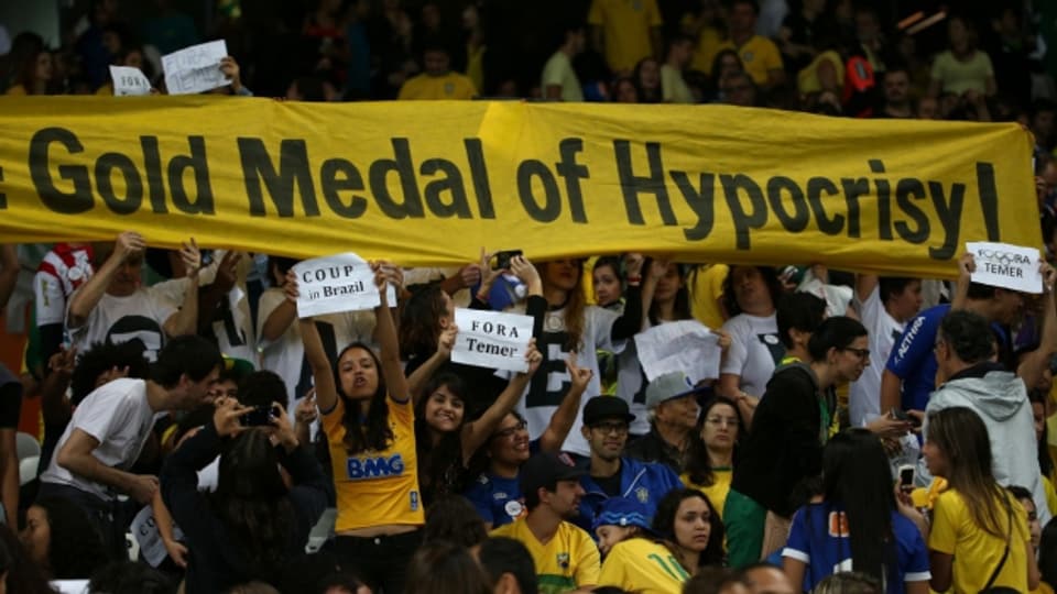 Proteste gegen Brasiliens Regierung an einem olympischen Fussballspiel in Belo Horizonte.