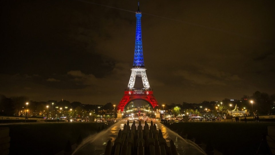 Der Eiffelturm lockt derzeit nicht so sehr wie sonst - die Anschläge von Paris und Nizza schrecken ausländische Touristen ab.