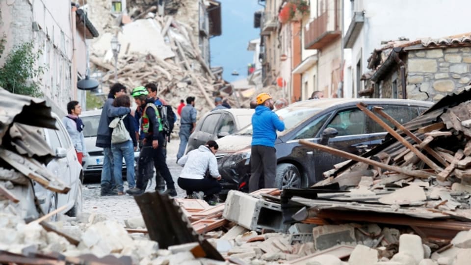 Trümmer und Zerstörung in Amatrice, nach dem Beben von dieser Nacht in Italien.