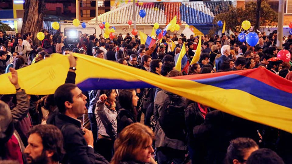 In Bogota feiert die Bevölkerung den erfolgreichen Abschluss der Friedensverhandlungen zwischen der Regierung und der Guerillia-Organisation Farc.