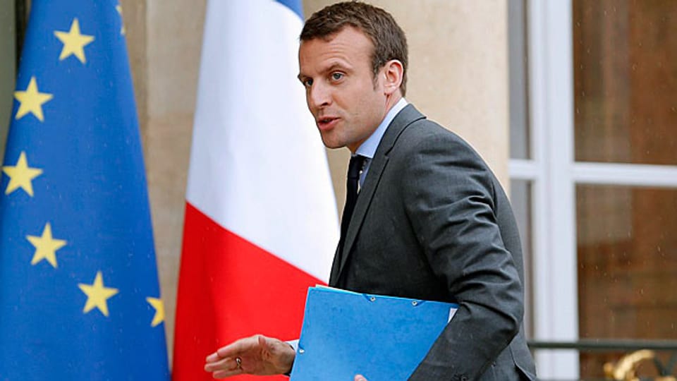 Er nimmt den Hut: der französische Wirtschaftsminister Emmanuel Macron.