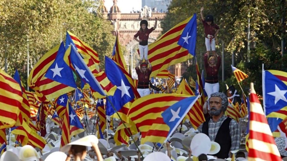 Katalanische Fahnen wehen in Barcelona am Unabhängigkeitstag Kataloniens.