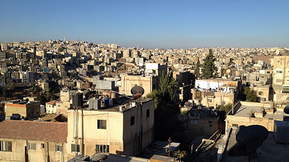 In Ägypten gelten die Muslimbrüder als Terroristen, in Tunesien sind sie akzeptierter Teil des politischen Spektrums; Jordanien wählt einen Zwischenweg. Bild: Blick auf den Ostteil der jordanischen Hauptstadt Amman.