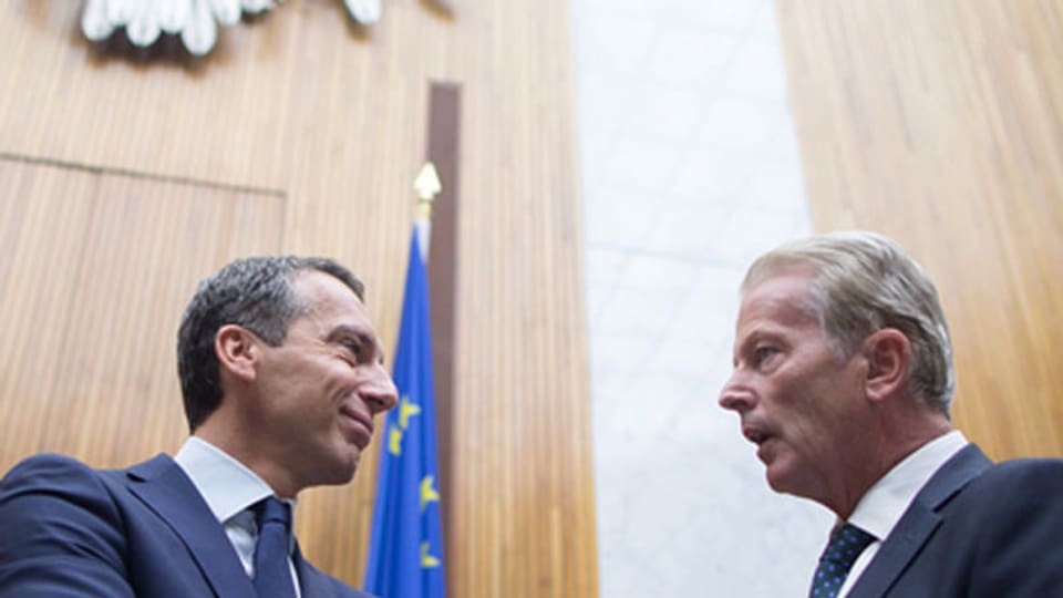 Die EU ist gespalten. Im Bild: der österreichische Bundeskanzler Christian Kern (links) und Vize-Kanzler Reinhold Mitterlehner vor Beginn einer Parlamentarischen Enquete zum Thema «CETA und TTIP».