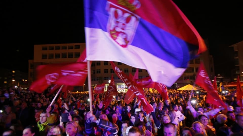 In Bosnien-Herzegowina soll der 9. Januar für die Serbinnen und Serben weiterhin ein National-Feiertag bleiben. In einer Abstimmung im serbischen Teil Bosniens sprachen sich über 90 Prozent der Stimmenden dafür aus. Und das, obwohl das oberste Gericht des Landes diesen Nationalfeiertag verboten hatte.
