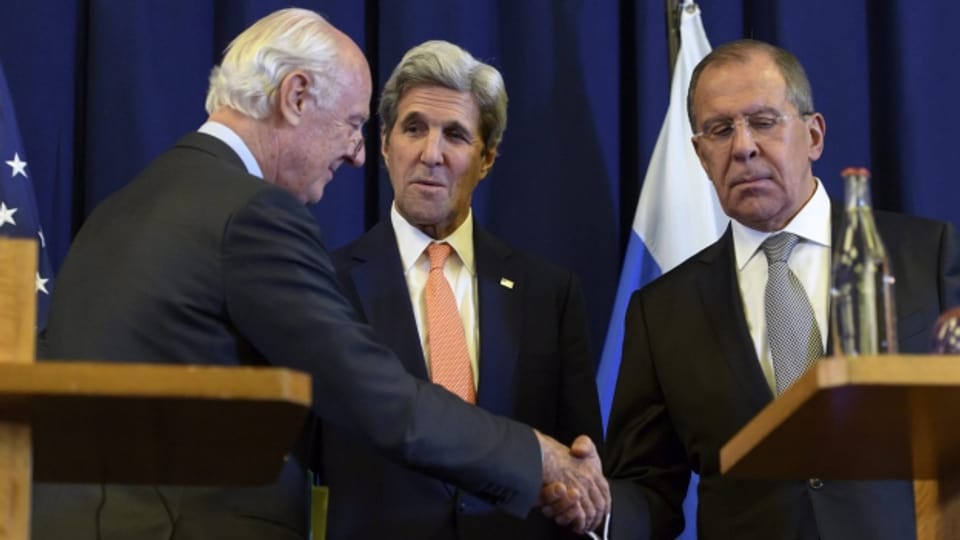 Vorsichtiger Optimismus in Genf: UN-Sondergesandte Staffan de Mistura und die Aussenminister John Kerry und Sergej Lawrow nach den Syrien-Gesprächen.