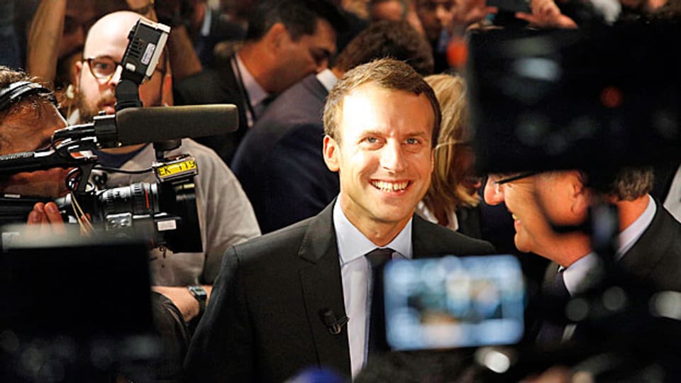 «In allen wichtigen Fragen einigt man sich in den traditionellen Parteien auf faule Kompromisse», sagt Emmanuel Macron. Er bleibt bei der Diagnose – kein Programm für eine Alternative, nicht an diesem Abend.