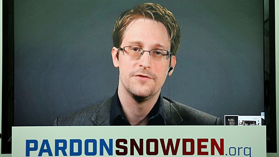 Es ist unwahrscheinlich, dass Edward Snowden straflos in die USA heimkehren darf. Präsidentschaftskandidatin Hillary Clinton erklärte, er solle vor Gericht. Ihr Gegner Donald Trump verlangt seine Hinrichtung.