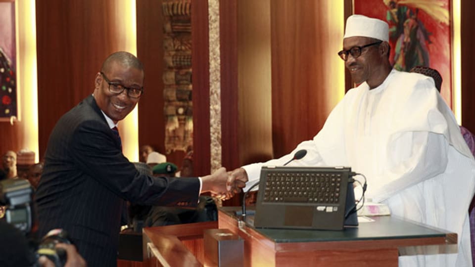 Nigerias Handelsminister Okechukwu Enelamah (links) und Präsident Muhammadu Buhari.