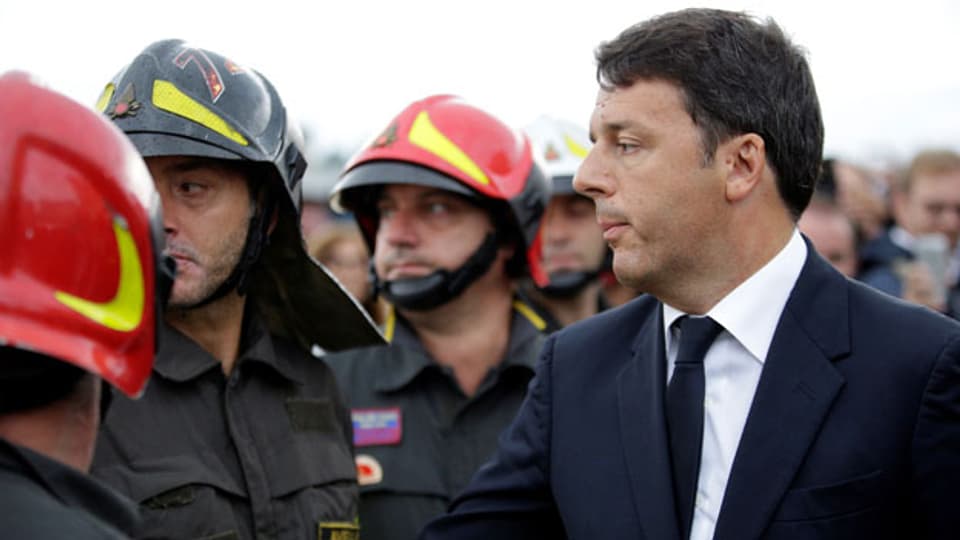 Italiens Premier Matteo Renzi beim Besuch des Erdbebengebiets in Amatrice.