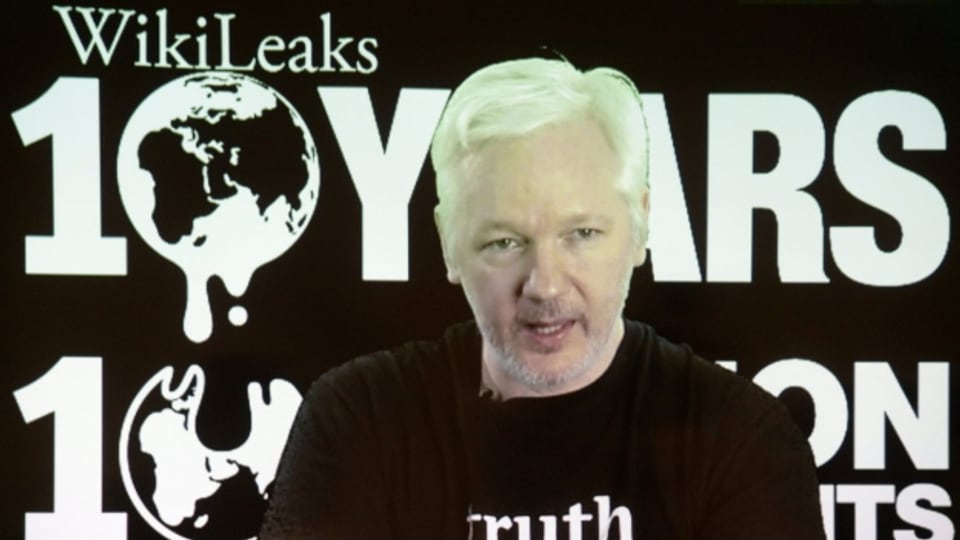Julian Assange, der Kopf hinter Wikileaks, via eine Videoverbindung aus der ecuadorianischen Botschaft in London, aus Anlass des 10. Geburtstages von Wikileaks Anfang Oktober 2016.