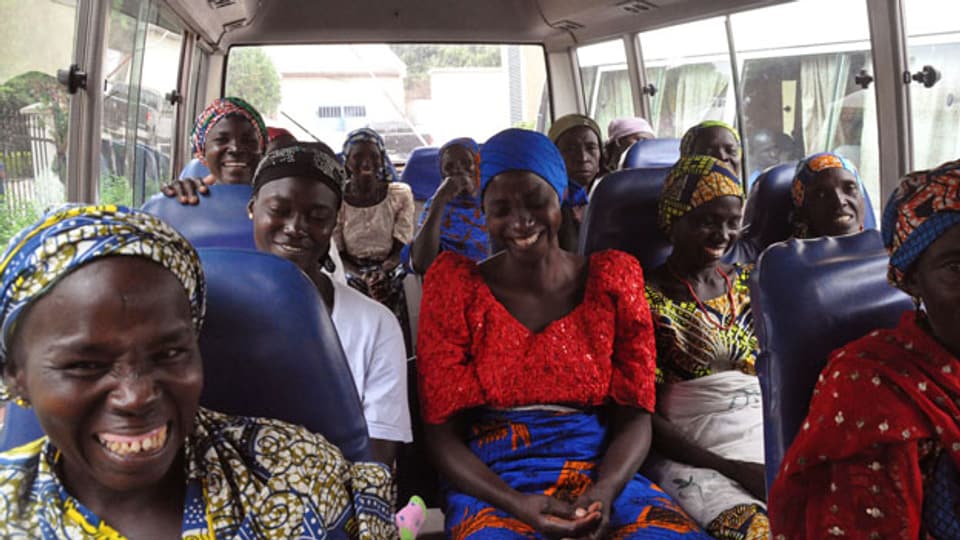 Die Eltern der frei gelassenen Mädchen auf der Fahrt nach Abuja, Nigeria.