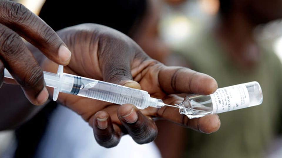 Ein neuer Impfstoff, der günstig ist und gleichzeitig gegen fünf Krankheiten wirkt, z.B. Starrkrampf und Hepatitis B.