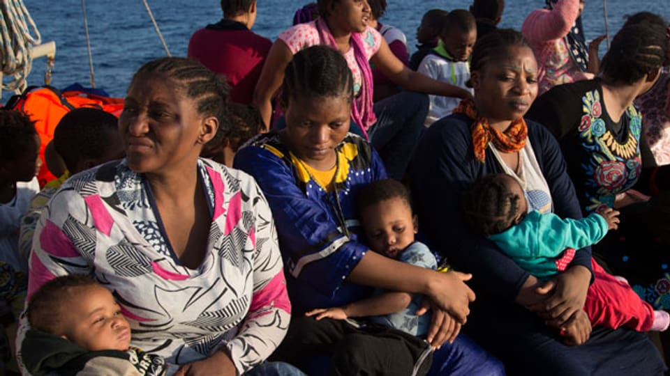 Flüchtlingsfrauen aus Nigeria. Sie wurden im Mittelmeer gerettet.