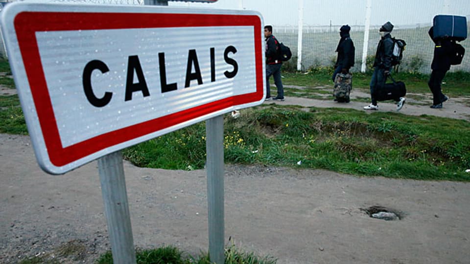 Friedlicher als befürchtet. Frankreich hat begonnen das riesige Flüchtlingscamp bei Calais zu räumen.
