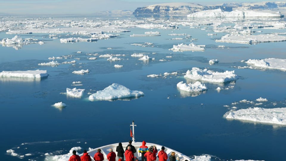 Blick vom Schiff auf das Weddell-Meer im Rahmen einer Schiffsreise in die Antarktis.