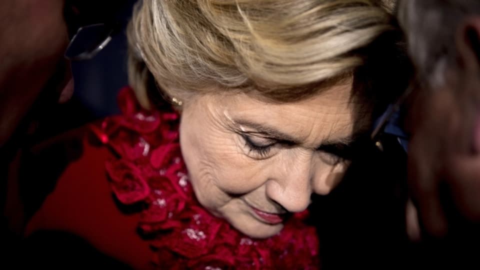 Wegen der neuen Ermittlungen gegen sie, verlieren viele Wähler das Vertrauen in Hillary Clinton (31. Oktober 2016).