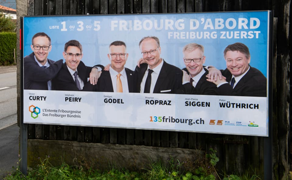 Ein Wahlplakat der sechs bürgerlichen Kandidaten für den Freiburger Staatsrat.
