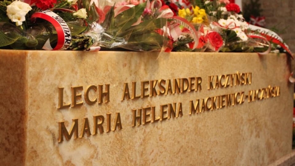 Lech Kaczynski und seine Frau Maria wurden in der Gruft der Kathedrale der Krakauer Königsburg Wawel beigesetzt.